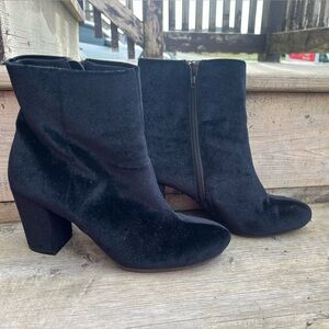 Christian Siriano Black velvet boots booties size 7.5 *minor flaw, see info*